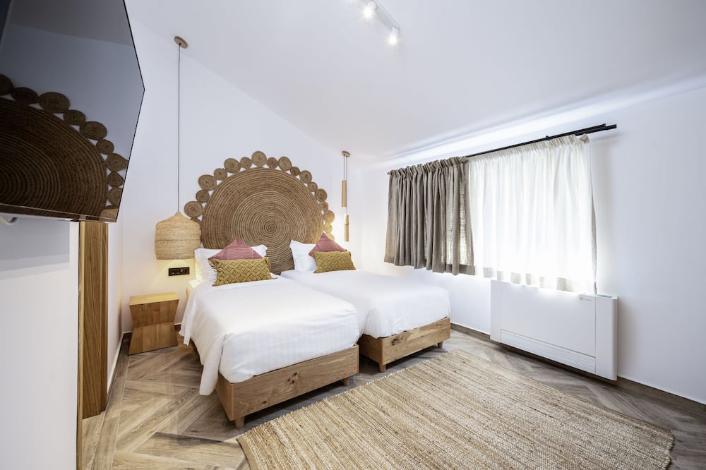 Paradisi Villa | Ra sto ni /’raston′ē/, n The art of doing nothing
