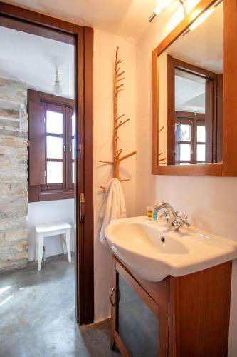 Photo of Bathroom in Aperathos
