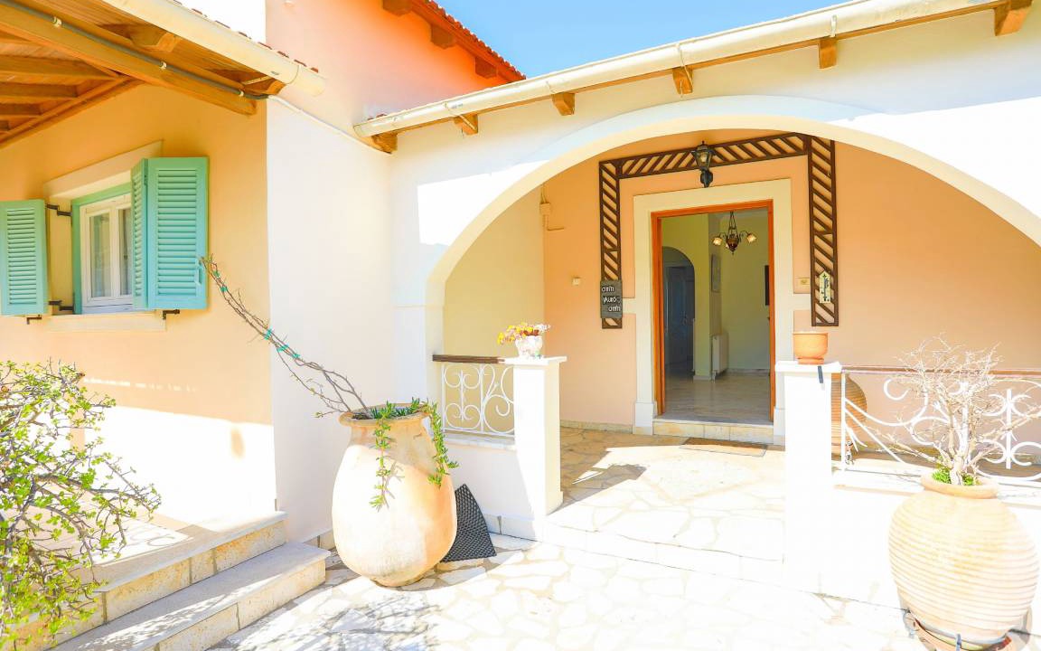 Photo of Kitchen in Petaleia