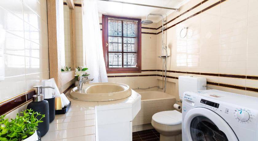 Photo of Bathroom in Alimos