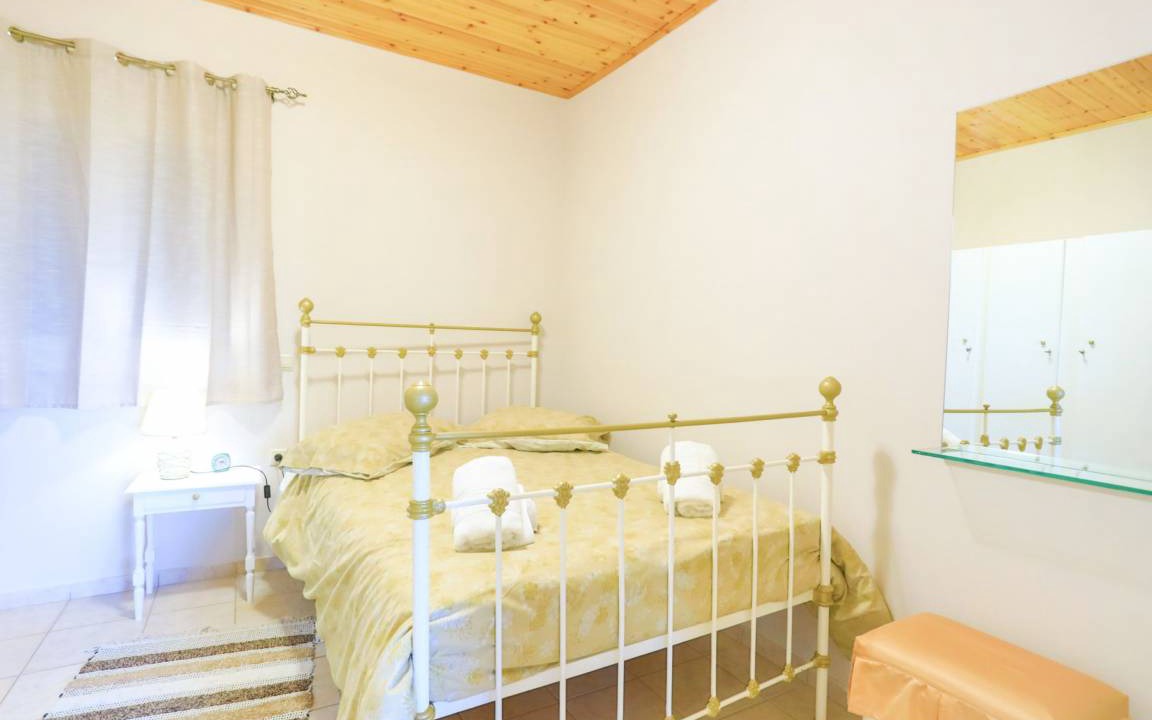 Photo of Bedroom in Petaleia