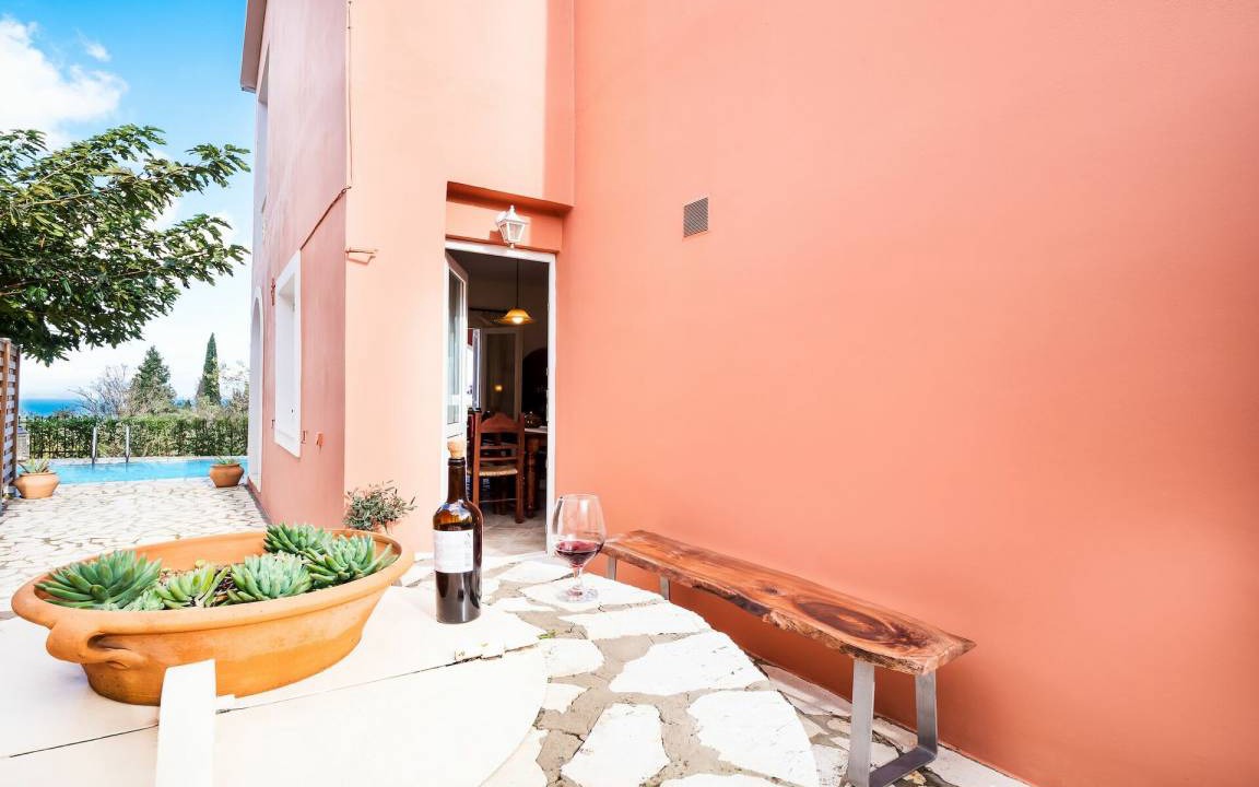 Photo of Patio Balcony in Petaleia