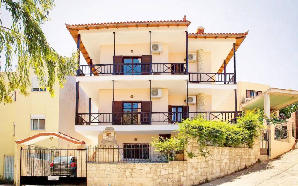 Photo of Buildings in Roussospiti