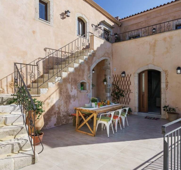Photo of Patio Balcony in Armenoi