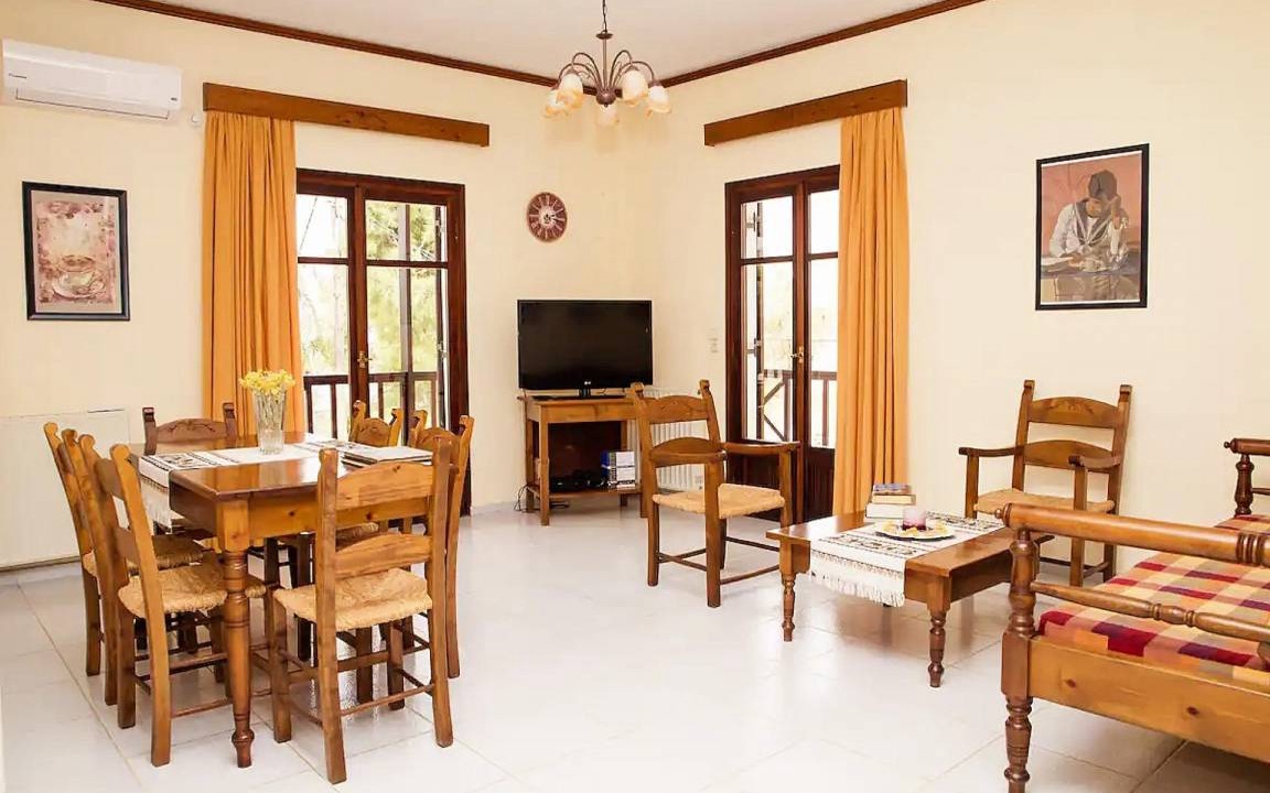 Photo of Livingroom in Roussospiti