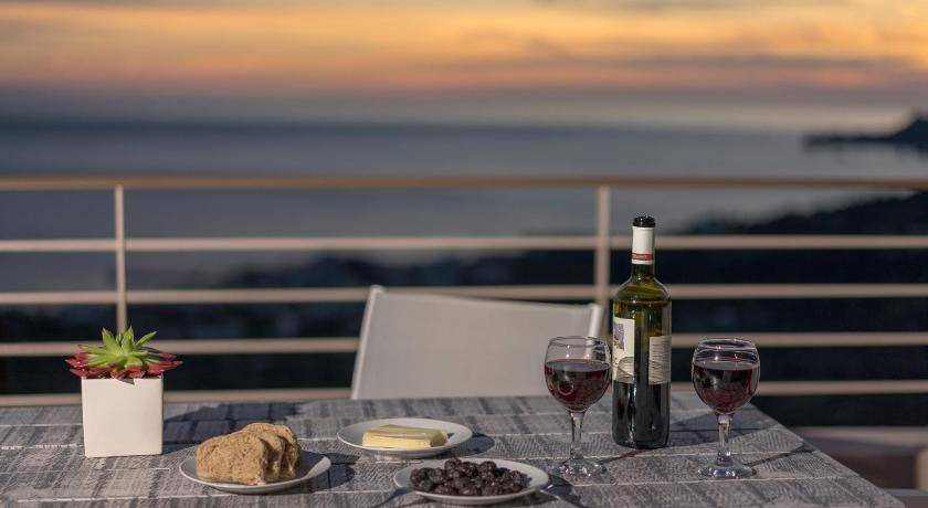 Photo of Patio Balcony in Mirthios