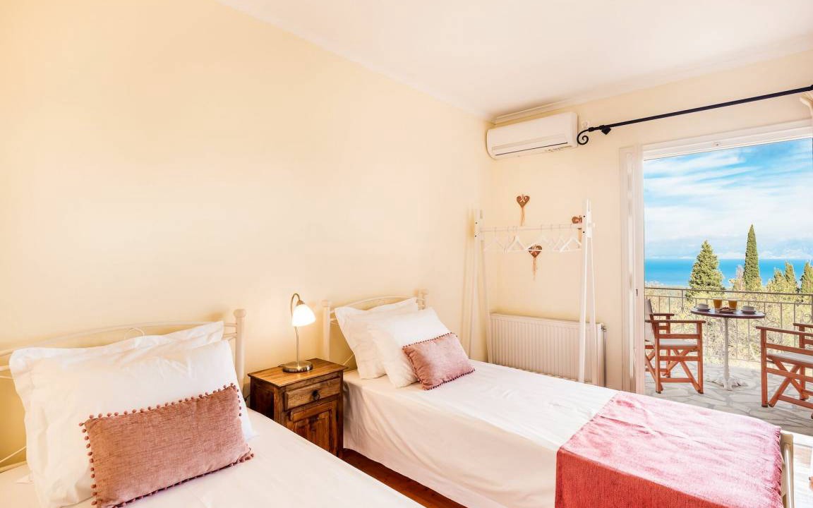 Photo of Bedroom in Petaleia