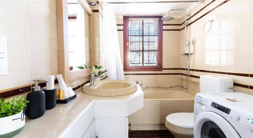 Photo of Bathroom in Alimos