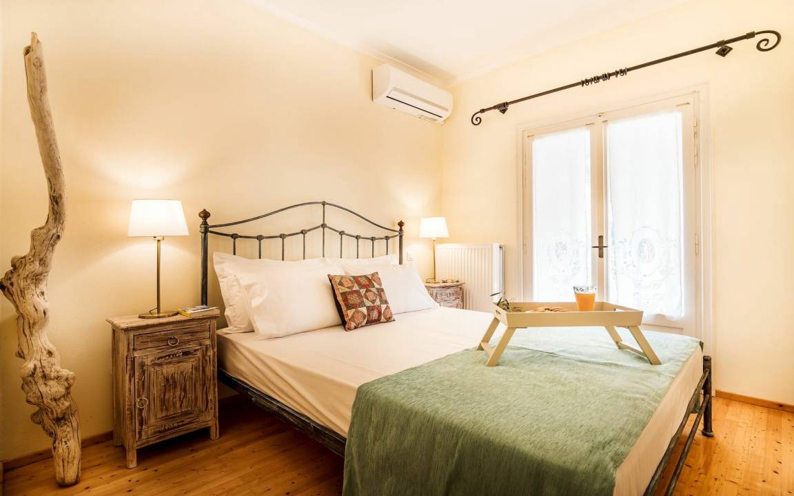 Photo of Bedroom in Petaleia