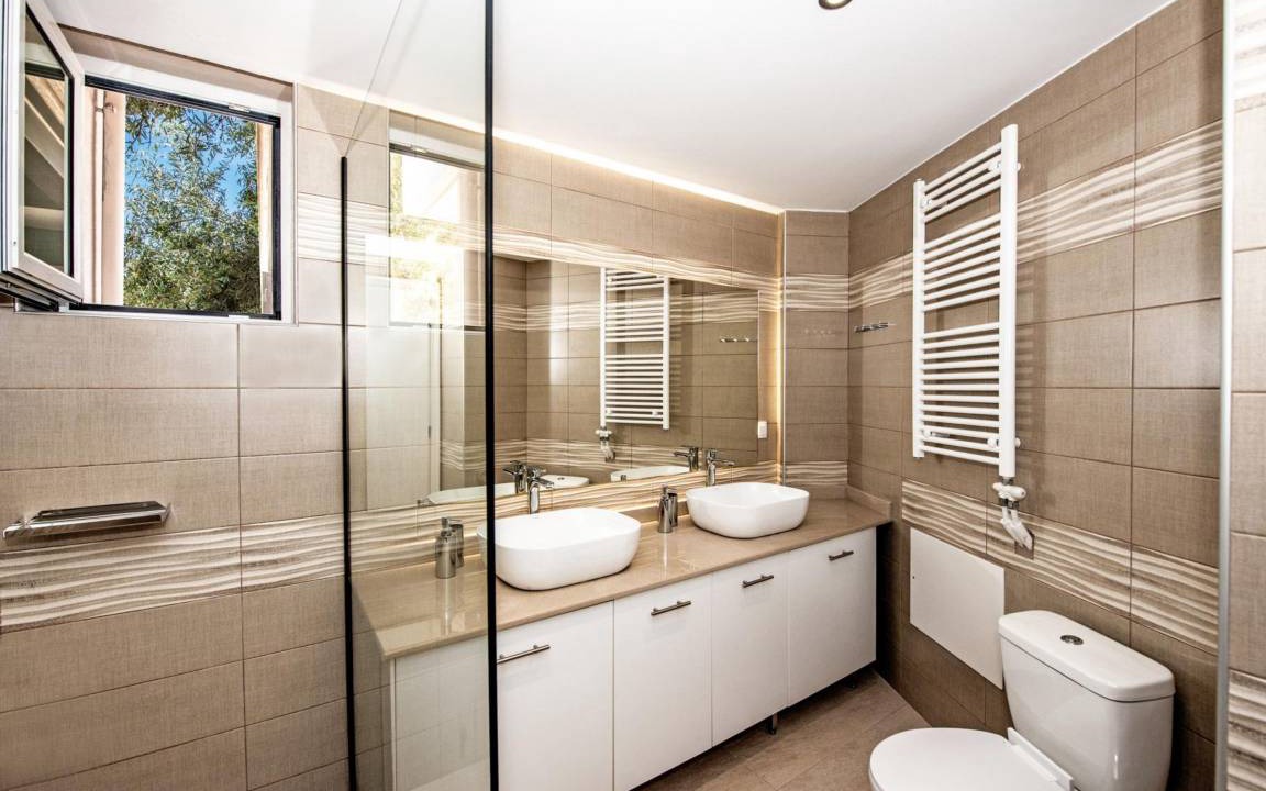 Photo of Bathroom in Gerani