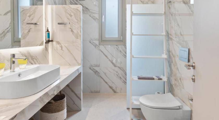 Photo of Bathroom in Paleopolis