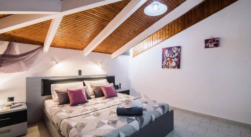 Photo of Bedroom in Amoudi