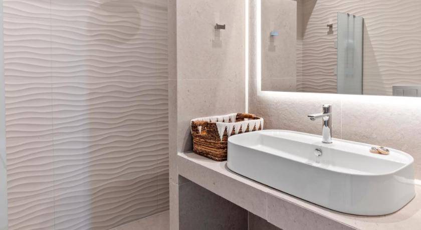 Photo of Bathroom in Paleopolis