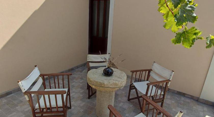 Photo of Patio Balcony in Tragaki