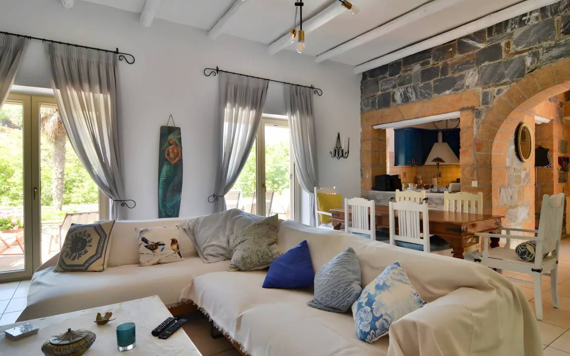 Photo of Livingroom in Andros
