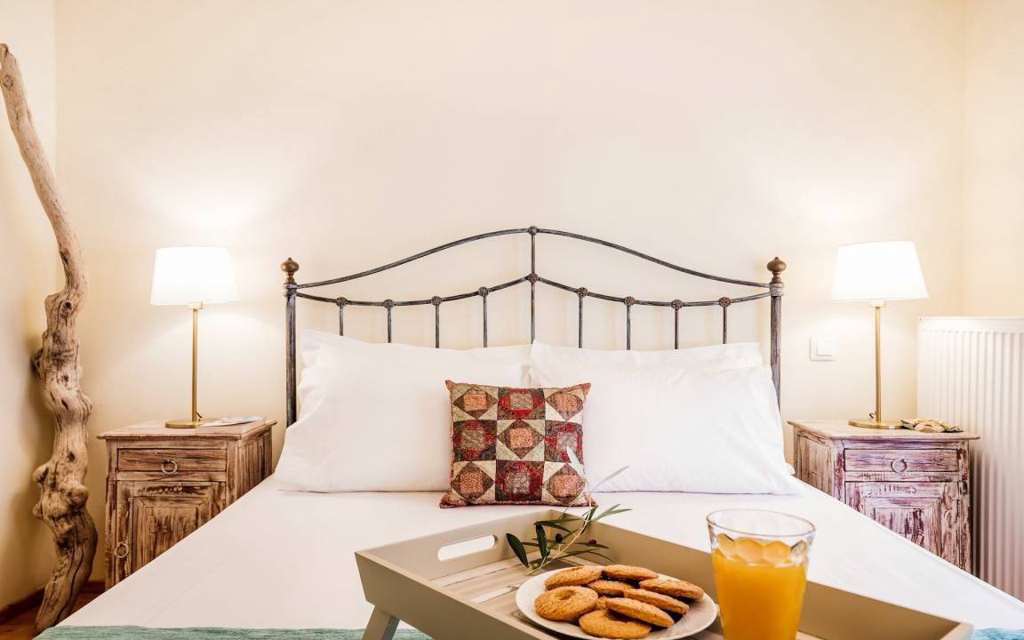Photo of Bedroom in Petaleia