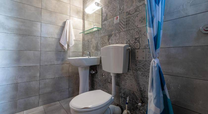 Photo of Bathroom in Marmari