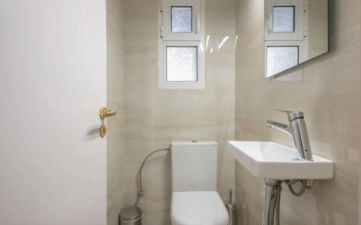 Photo of Bathroom in Platia Viktorias