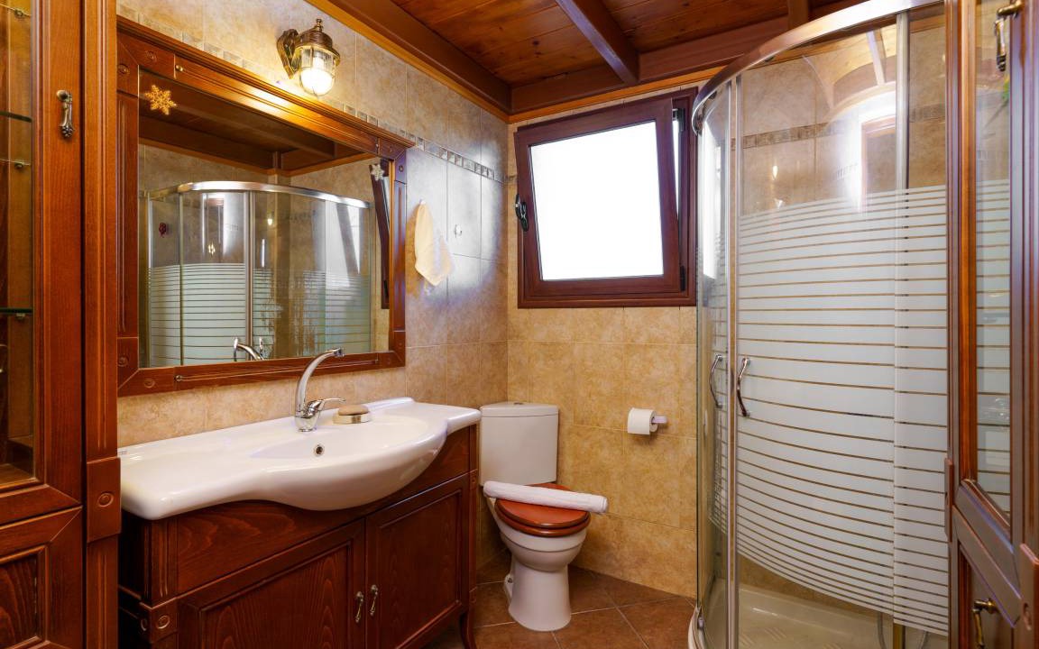 Photo of Bathroom in Aigaleo