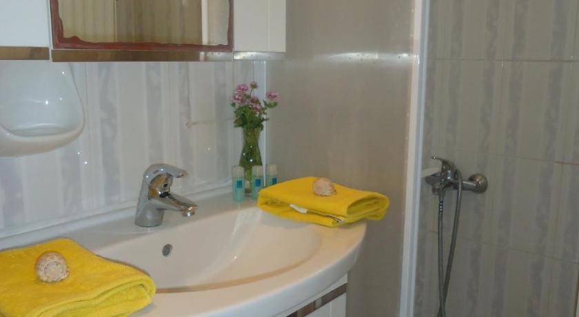 Photo of Bathroom in Drepano