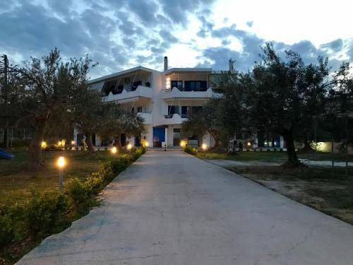 Photo of Buildings in Kato Almiri