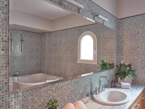 Photo of Bathroom in Kerion