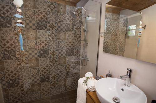 Photo of Bathroom in Plouti