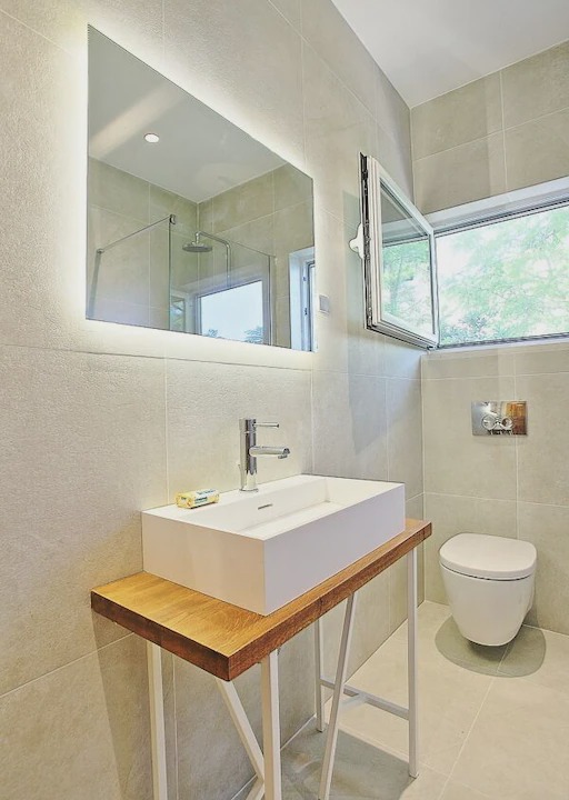 Photo of Bathroom in Longos
