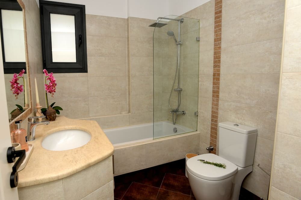 Photo of Bathroom in Kato Korakiana