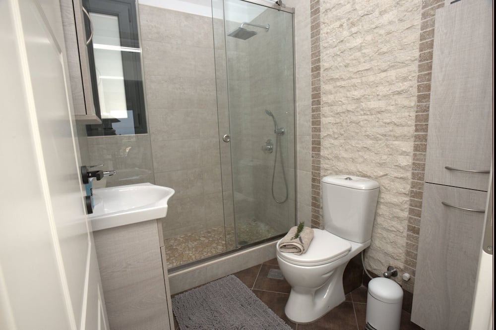 Photo of Bathroom in Kato Korakiana
