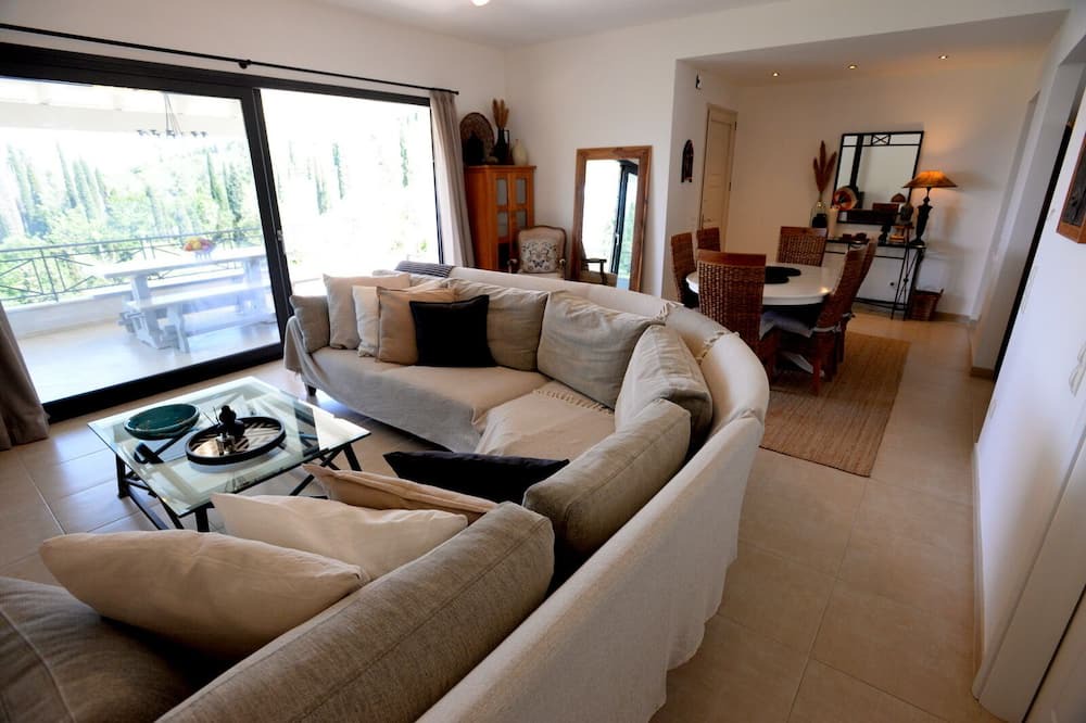 Photo of Livingroom in Kato Korakiana