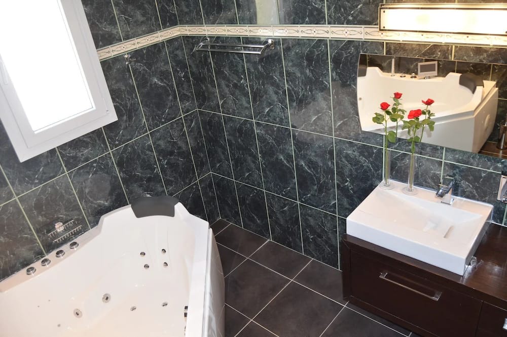 Photo of Bathroom in Perama