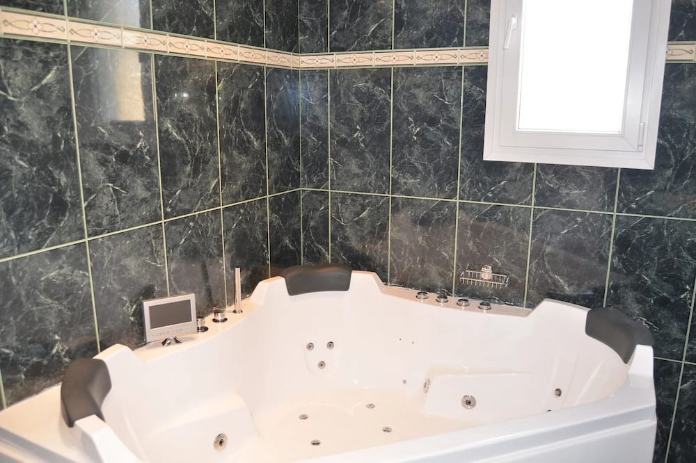 Photo of Bathroom in Perama