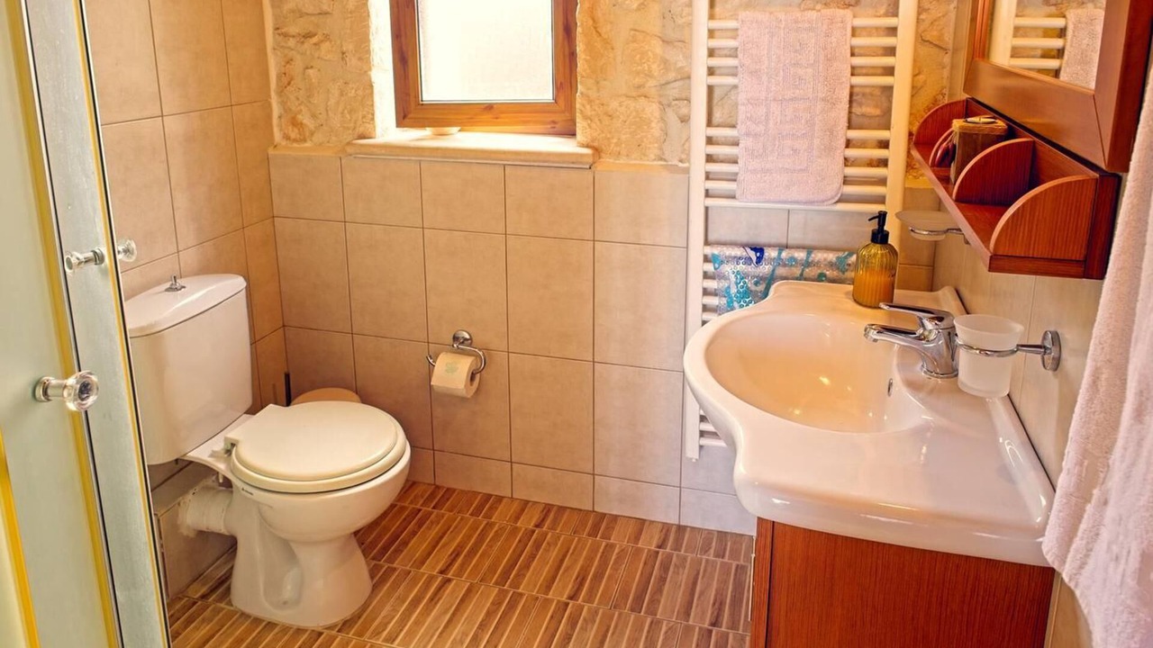 Photo of Bathroom in Tragaki