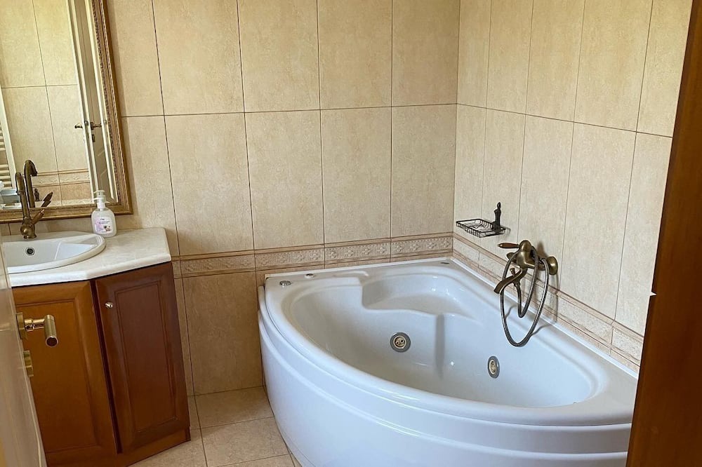 Photo of Bathroom in Mires