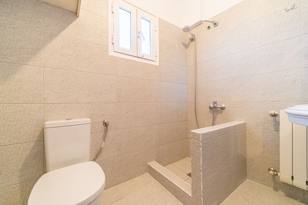 Photo of Bathroom in Kato Korakiana