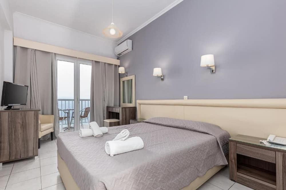 Photo of Bedroom in Petaleia