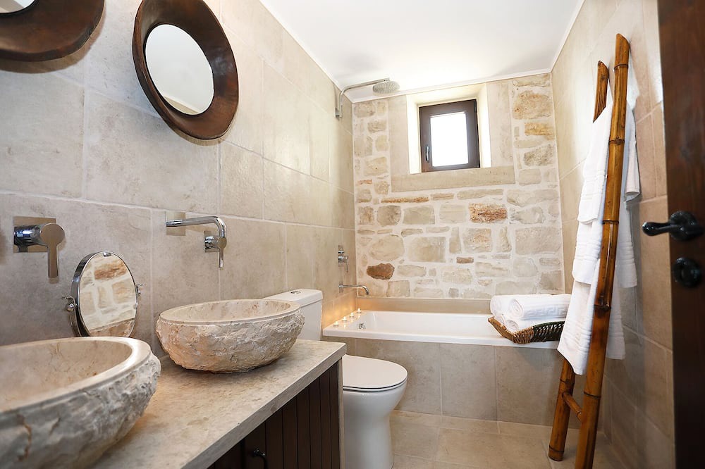 Photo of Bathroom in Roumeli