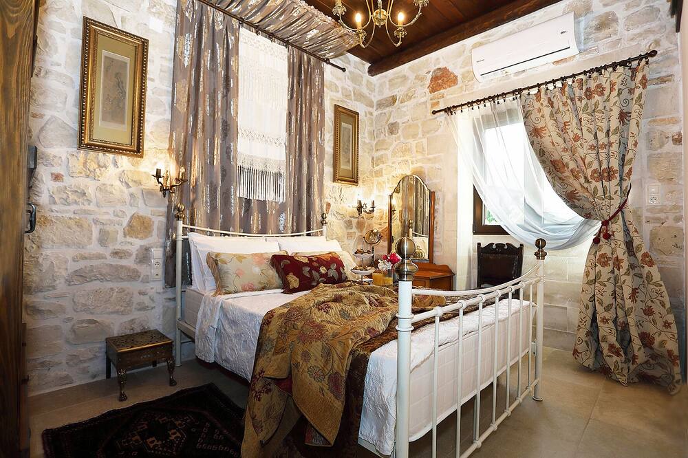 Photo of Bedroom in Roumeli
