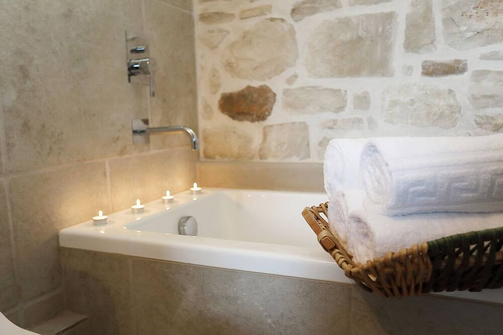 Photo of Bathroom in Roumeli