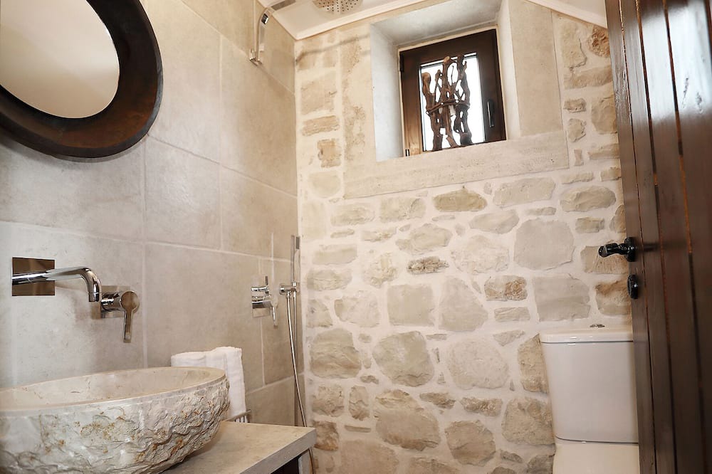 Photo of Bathroom in Roumeli