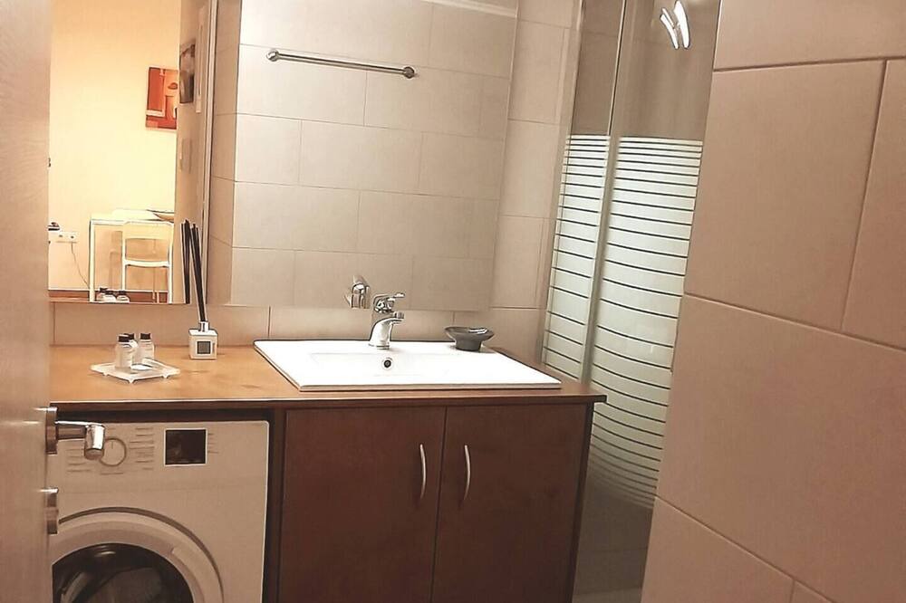 Photo of Bathroom in Ampelokipoi
