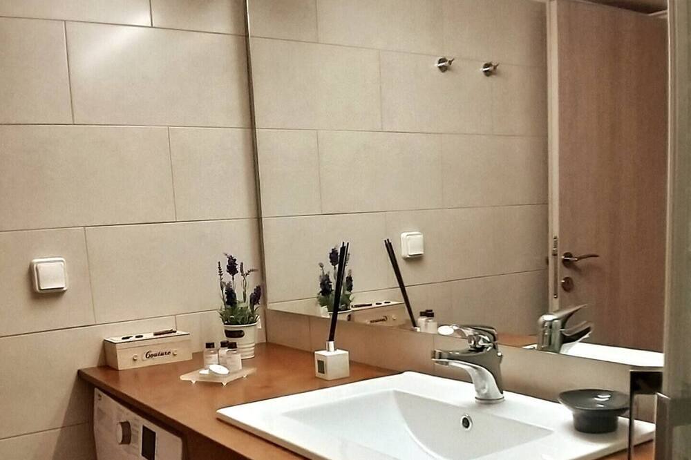 Photo of Bathroom in Ampelokipoi