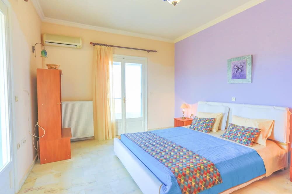 Photo of Bedroom in Petaleia