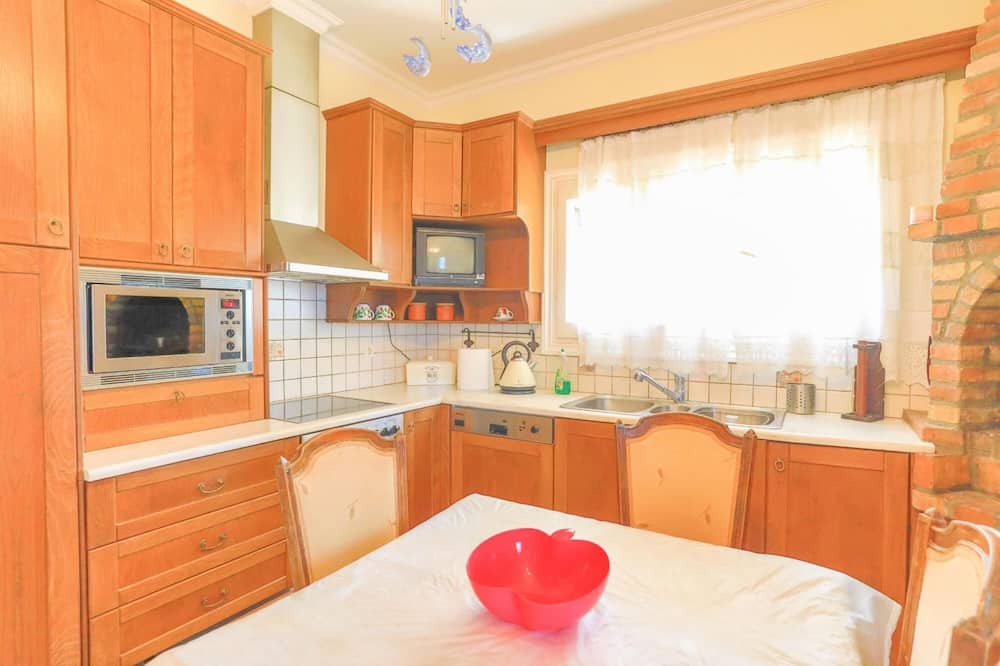 Photo of Kitchen in Petaleia