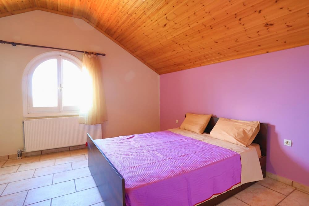 Photo of Bedroom in Petaleia