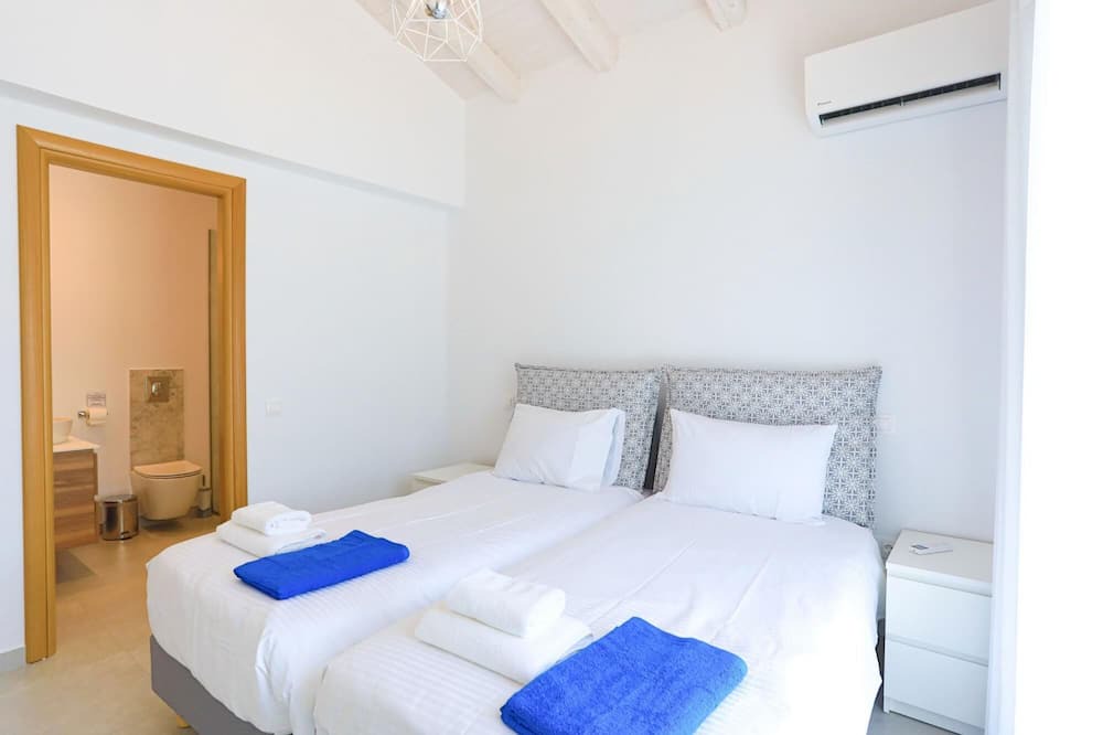 Photo of Bedroom in Petaleia