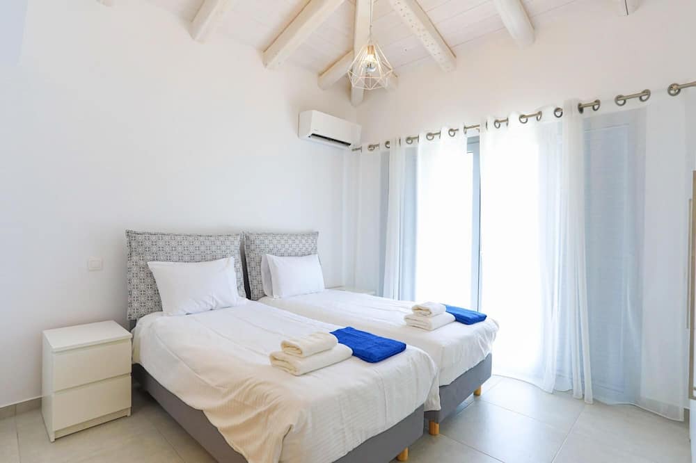 Photo of Bedroom in Petaleia