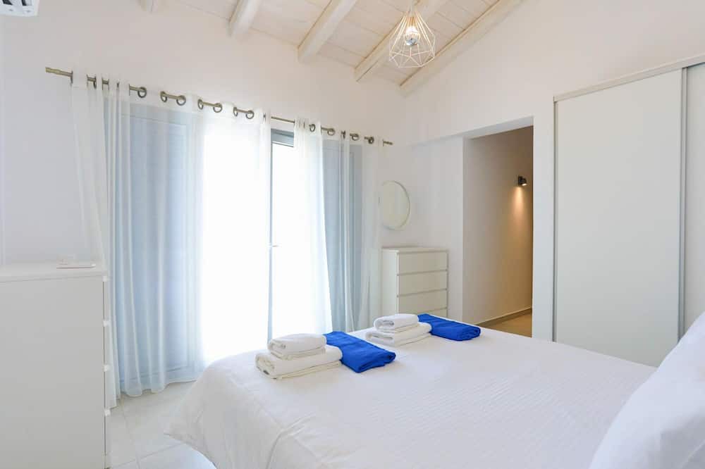 Photo of Bedroom in Petaleia