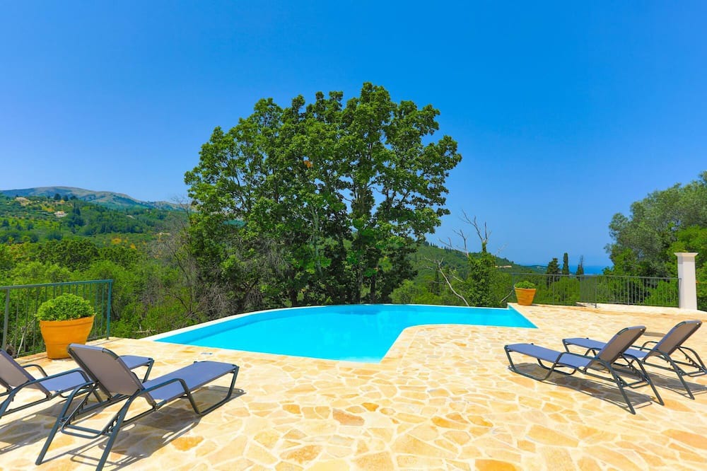 Photo of Outdoor in Petaleia